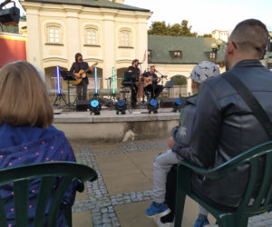 Spotkanie autorskie Artura Ziontka i koncert siedleckich artystów przy fontannie 18.08.2021
