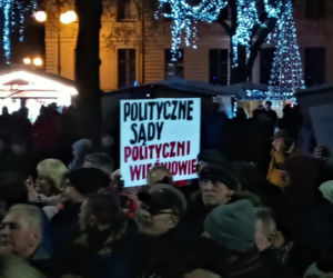 Manifestacja w obronie sądownictwa w Szczecinie