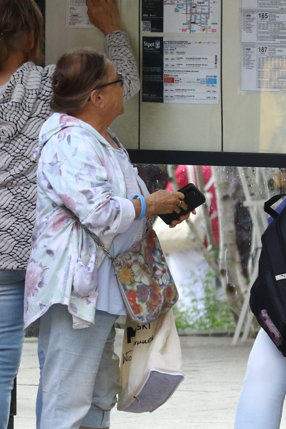 Grażyna Zielińska. Babka z "Rancza" kurzy jak smok