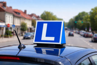 Na egzamin z prawa jazdy przyjechała własnym autem. Nie zdała. To był dopiero początek jej kłopotów