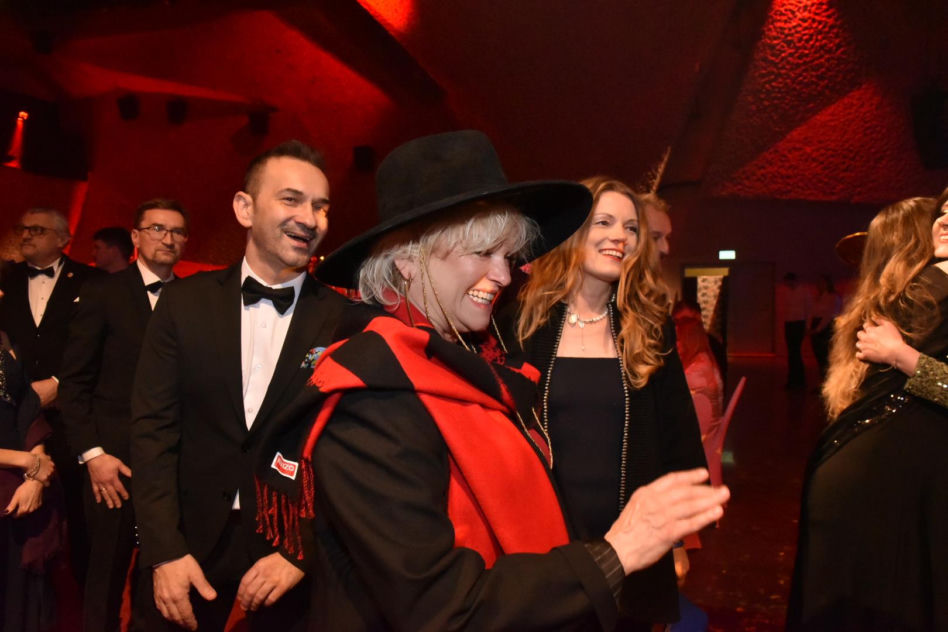XIV Marszałkowski Bal Dobroczynny w CKK Jordanki. Zdjęcia ze środka. Efektowne kreacje VIP-ów