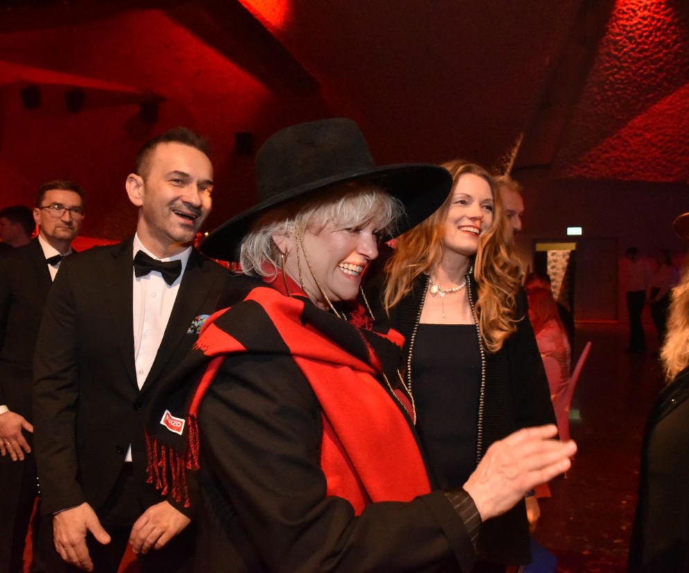 XIV Marszałkowski Bal Dobroczynny w CKK Jordanki. Zdjęcia ze środka. Efektowne kreacje VIP-ów