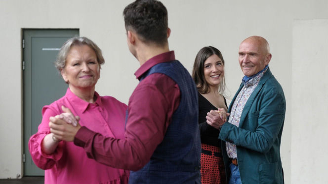 Barwy szczęścia odc. 3290. Tolek Koszyk (Marek Siudym), Basia (Sławomira Łozińska), Agata (Natalia Zambrzycka), Ignacy (Olaf Staszkiewicz)