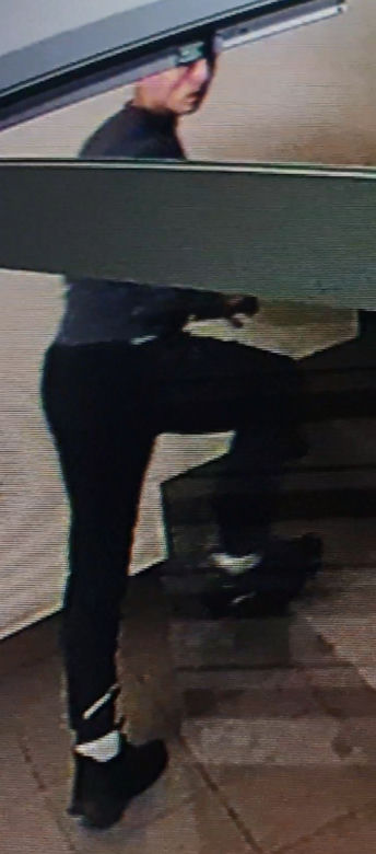 Zabierali dziecko na włamania! Policja szuka tej pary
