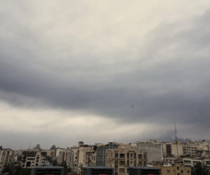 Czarny deszcz spadł w Iranie! Słońce zniknęło