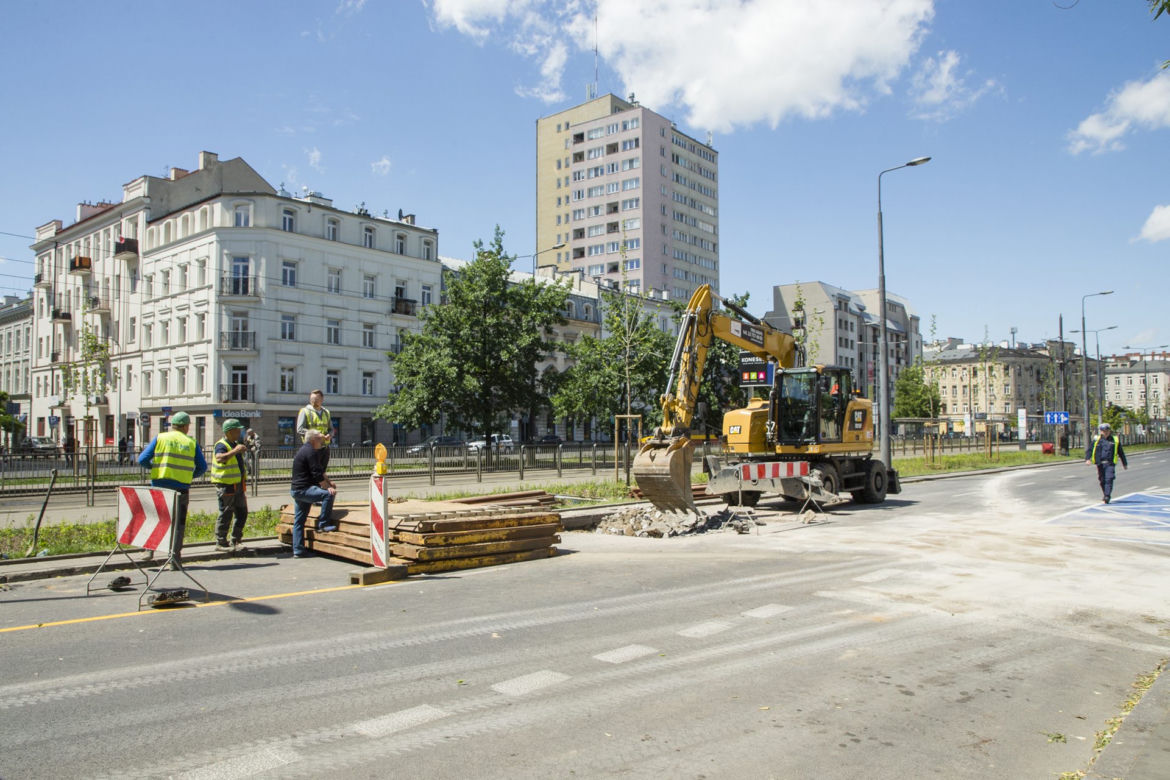 Utrudnienia na Targowej spowodowane przewróconą ciężarówką