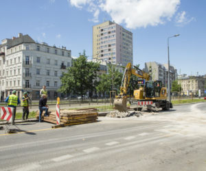 Utrudnienia na Targowej spowodowane przewróconą ciężarówką
