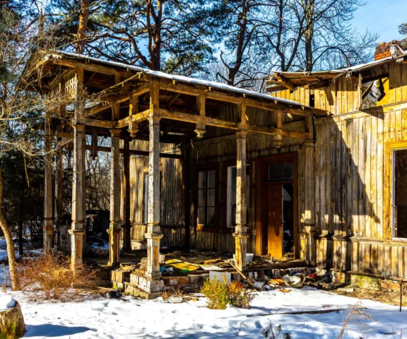 Historia umiera po cichu. Zabytkowa willa Wedla w Otwocku popada w ruinę