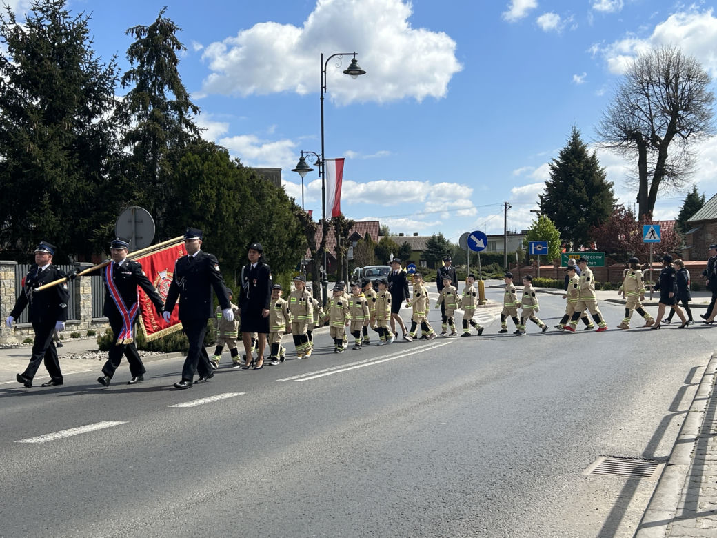 Chcą zostać strażakami! Popularność dziecięcych drużyn pożarniczych rośnie
