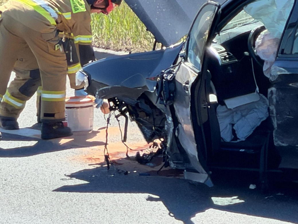 BMW dachowało na S2. Kawałki roztrzaskanej karoserii poharatały inne auta!