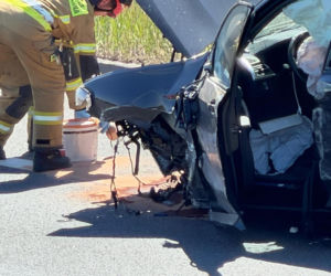 BMW dachowało na S2. Kawałki roztrzaskanej karoserii poharatały inne auta!
