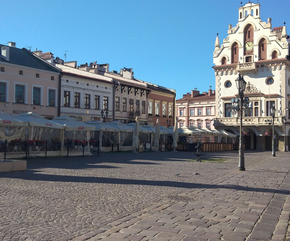 RZESZÓW. Sezon na parasolki na Rynku właśnie się kończy