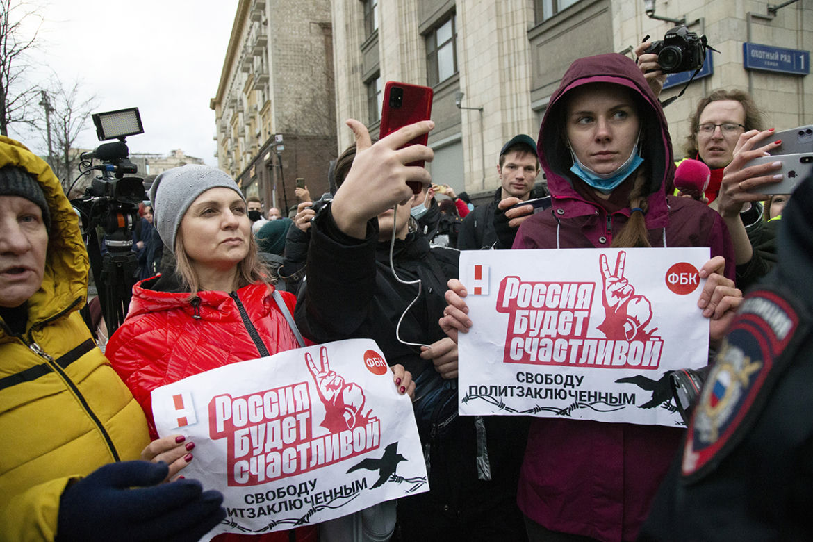 Rosjanie protestują przeciwko Putinowi! Tysiące na ulicach, aresztowania