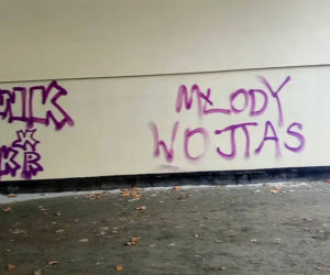 Zdewastowany wiadukt na Alei Fałata