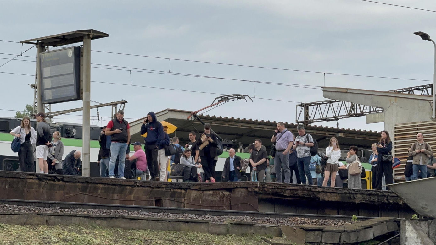 Paraliż na kolei po wypadku w Wesołej