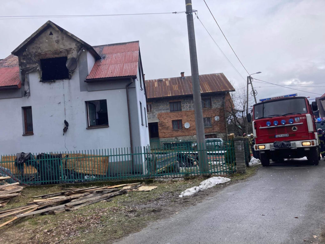 Pożar w Sopotni WIelkiej. Niemal doszczętnie spłonęło poddasze domu rodzinnego