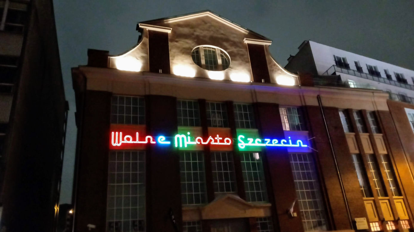 Napis na budynku Trafostacji Sztuki zbulwersował radnego Mateckiego