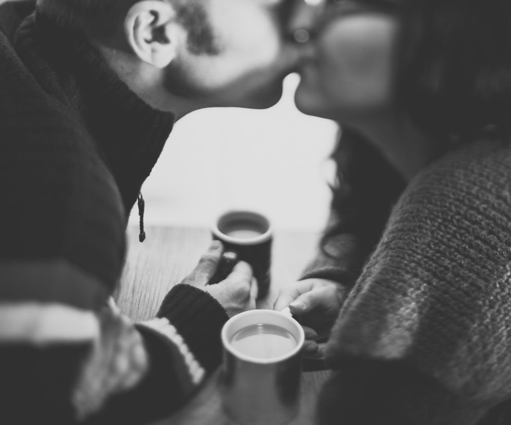 Bezdomny rozkochał 42-latkę przez internet. Po pół roku uciekł z biżuterią i kasą