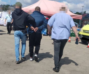 Kieszonkowiec w rękach policji. Złodziej był BARDZO SZCZERY. Co powiedział?