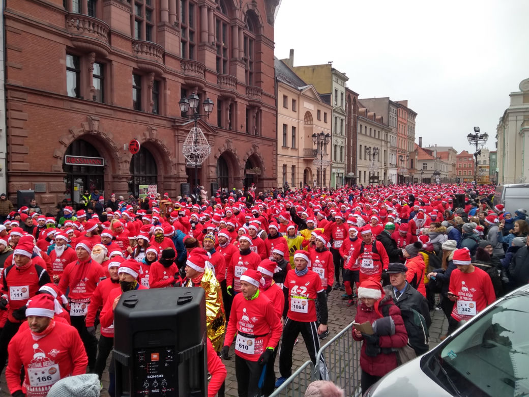Piękny Festiwal Biegów Świętych Mikołajów Fabryki Cukierniczej Kopernik