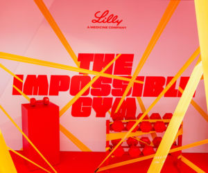 W Warszawie rusza „The Impossible Gym” – wyjątkowa instalacja, która symbolizuje wyzwania stojące przed pacjentami z chorobą otyłościową