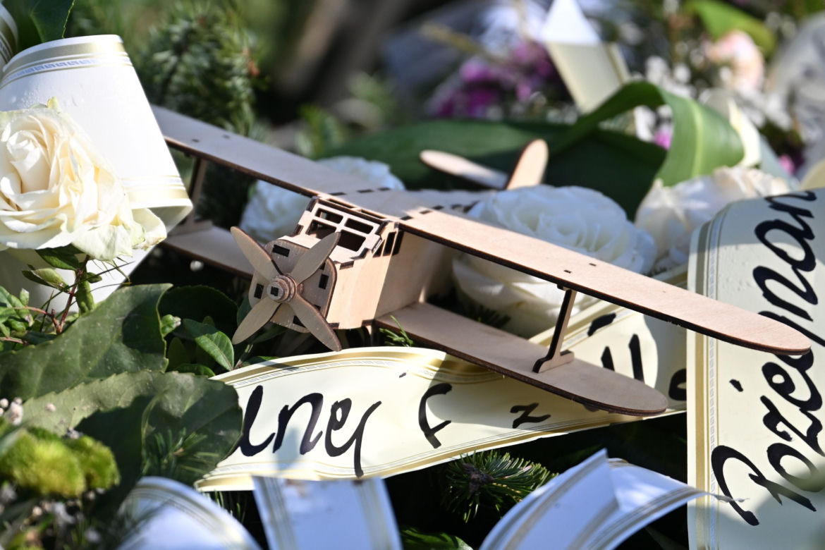 Morze kwiatów. Tak wygląda grób pilotki Jagody Gancarek tydzień po pogrzebie