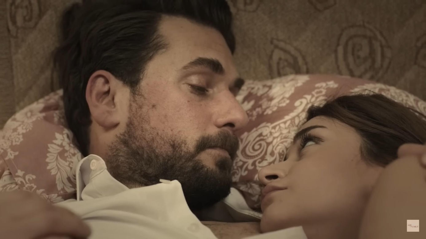 Romantyczna noc Elif i Kuzeya. Te sceny rozgrzeją fanów serialu "Miłość i nadzieja"
