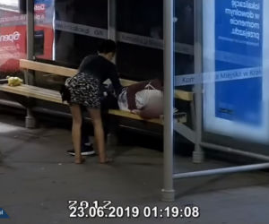 Bezczelna złodziejka z Krakowa! Obrabowała śpiącego na przystanku