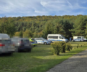 Sąsiedzi o Piotrze C., który zabił matkę: Kosił jej trawę, rąbał drewno, woził na zakupy