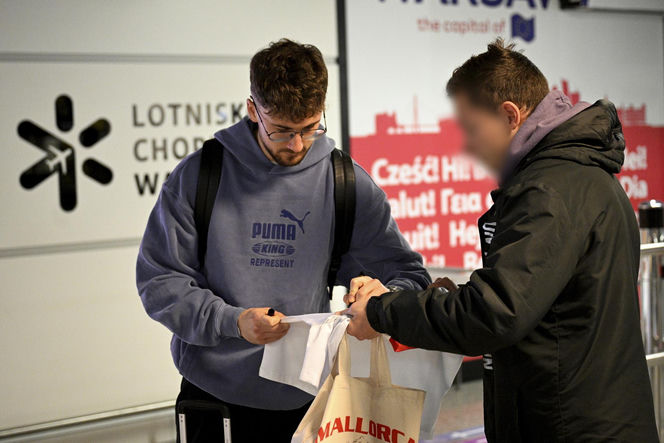 poproszę o galerie: Reprezentacja Polski przyleciała do kraju po meczu z Maltą