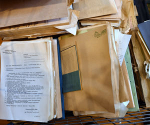 Podczas remontu Urzędu Miasta  w Szczecinie odnaleziono odręczne notatki i raporty działań pierwszego prezydenta Szczecina Piotra Zaremby