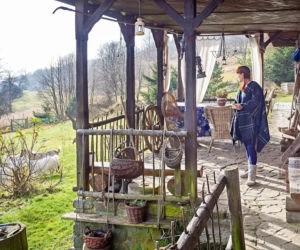 Rzuciła Kraków i szpilki dla starej chałupy na 730 m n.p.m. Dziś jest wolna, doi kozy i mówi, że to jej miejsce na ziemi