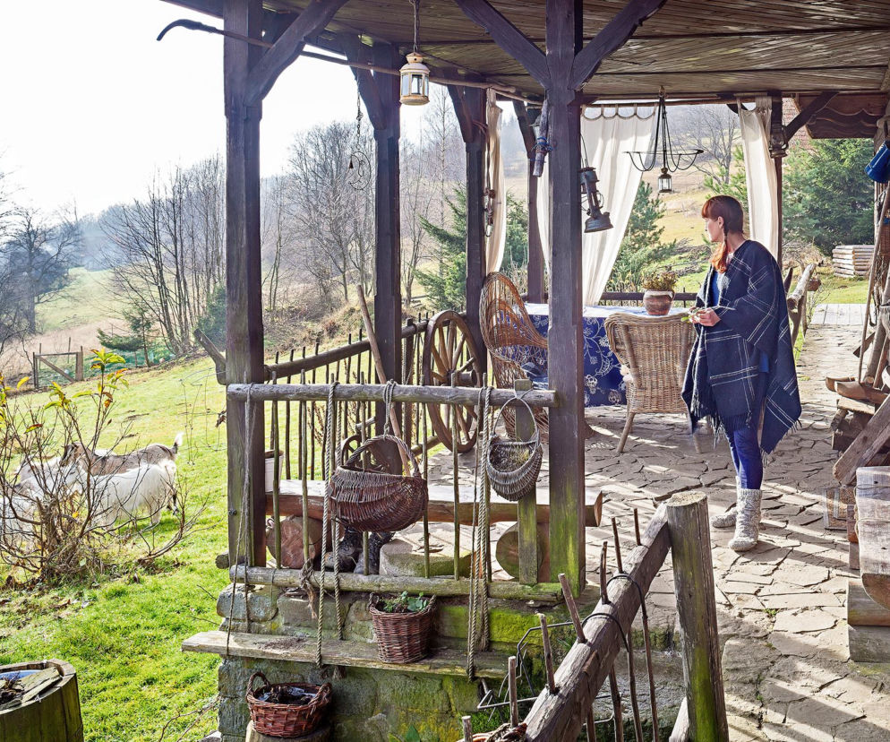 Rzuciła Kraków i szpilki dla starej chałupy na 730 m n.p.m. Dziś jest wolna, doi kozy i mówi, że to jej miejsce na ziemi