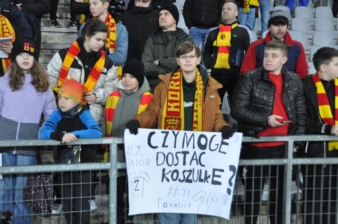 Korona Kielce - Legia Warszawa. Zdjęcia kibiców na Suzuki Arenie