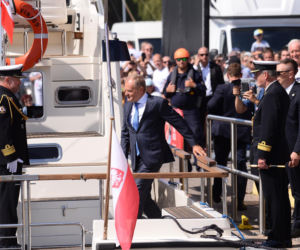 Święto Wojska Polskiego. Donald Tusk na jachcie w Gdyni.