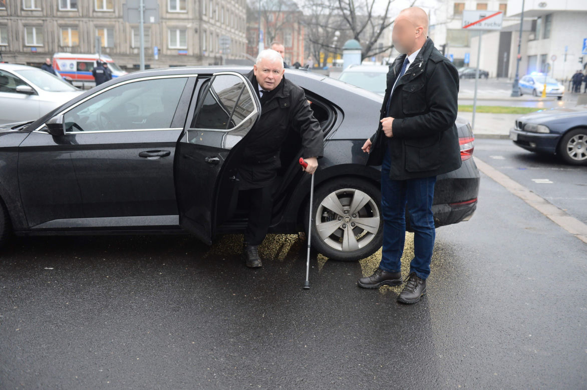 Jarosław Kaczyński po ciężkiej operacji kolana