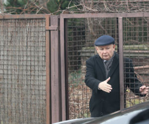 Jarosław Kaczyński jak co niedziela pojechał na mszę do kościoła św. Benona