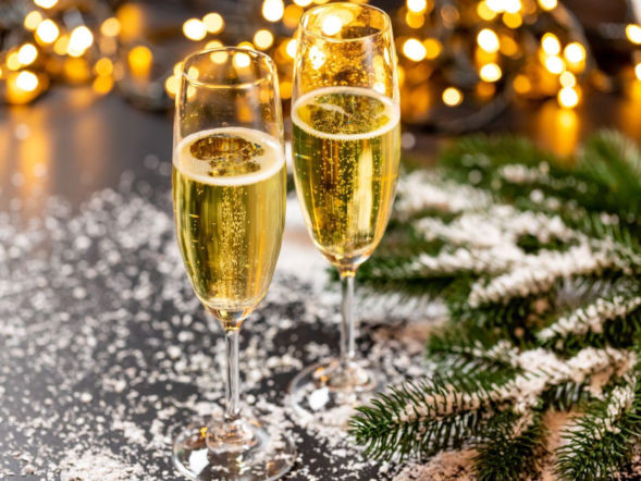 Dobre szampany do 100 zł. Jak wybrać tanie i smaczne wino musujące?