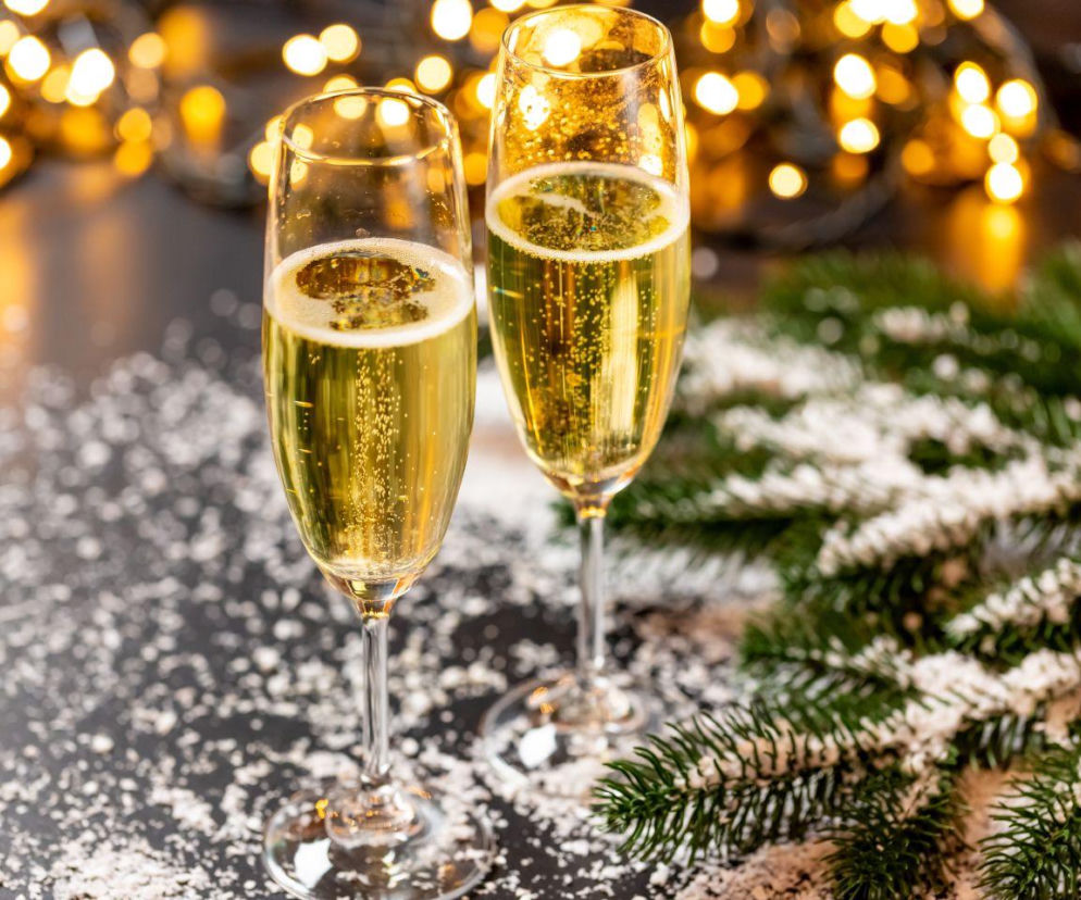 Dobre szampany do 100 zł. Jak wybrać tanie i smaczne wino musujące?