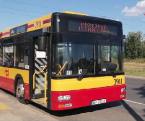 Nastolatkowie pomogli kierowcy autobusu, który zasłabł 