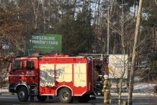 Bohaterska reakcja w czasie pożaru auta pod sklepem! Klient nie wahał się ani chwili