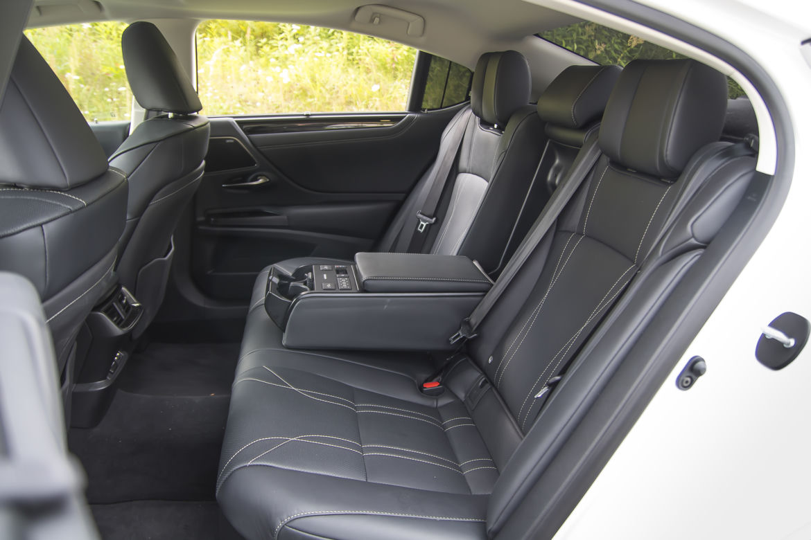 Lexus ES 300h Omotenashi
