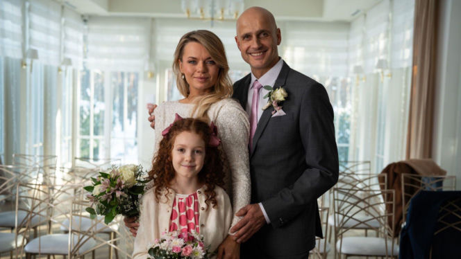 Na dobre i na złe odc. 988. Agata Woźnicka (Emilia Komarnicka), Rafał Konica (Robert Koszucki), Mania (Apolonia Szwed)