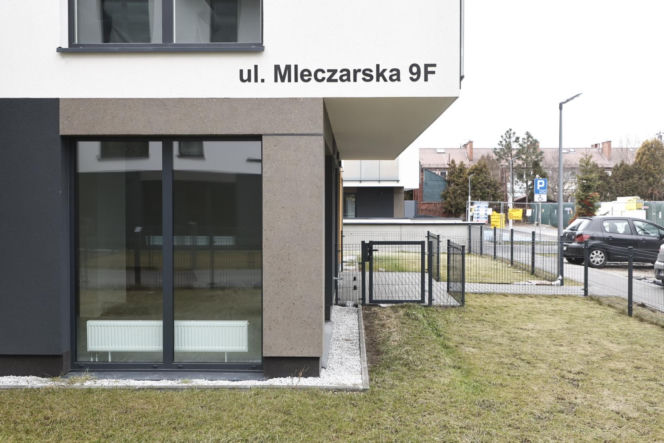 Warszawa, format: Deweloper postawił domy na Mleczarskiej. Cofnięto mu pozwolenie na budowę