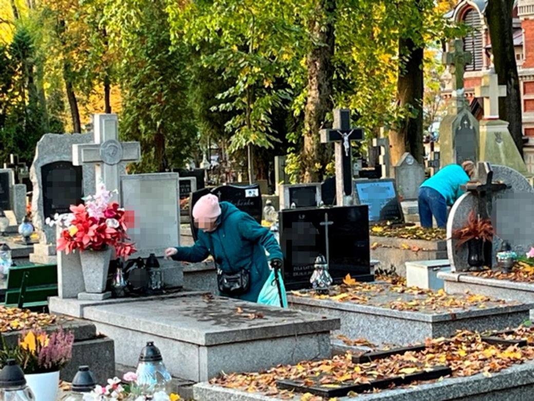 Piękna pogoda zachęcała do cmentarnych porządków