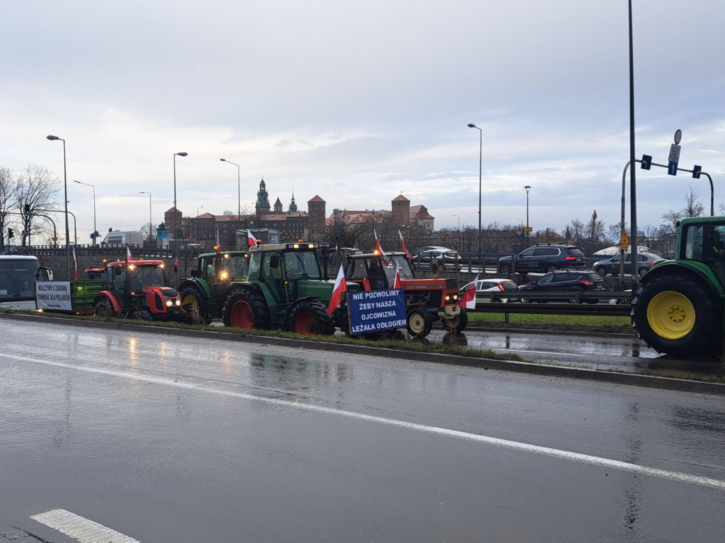 Strajk rolników w Krakowie. Kolumna liczyła ponad 400 maszyn