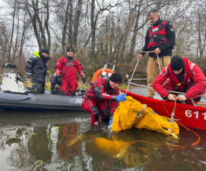 Auto warte fortunę wpadło do rzeki. Akcja ratunkowa trwała dwa dni!