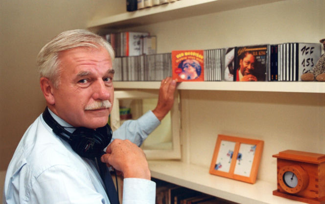 Mało kto wie, że Andrzej Olechowski prezenterem muzycznym i był DJ-em. Wspomniała go gwiazd TVP