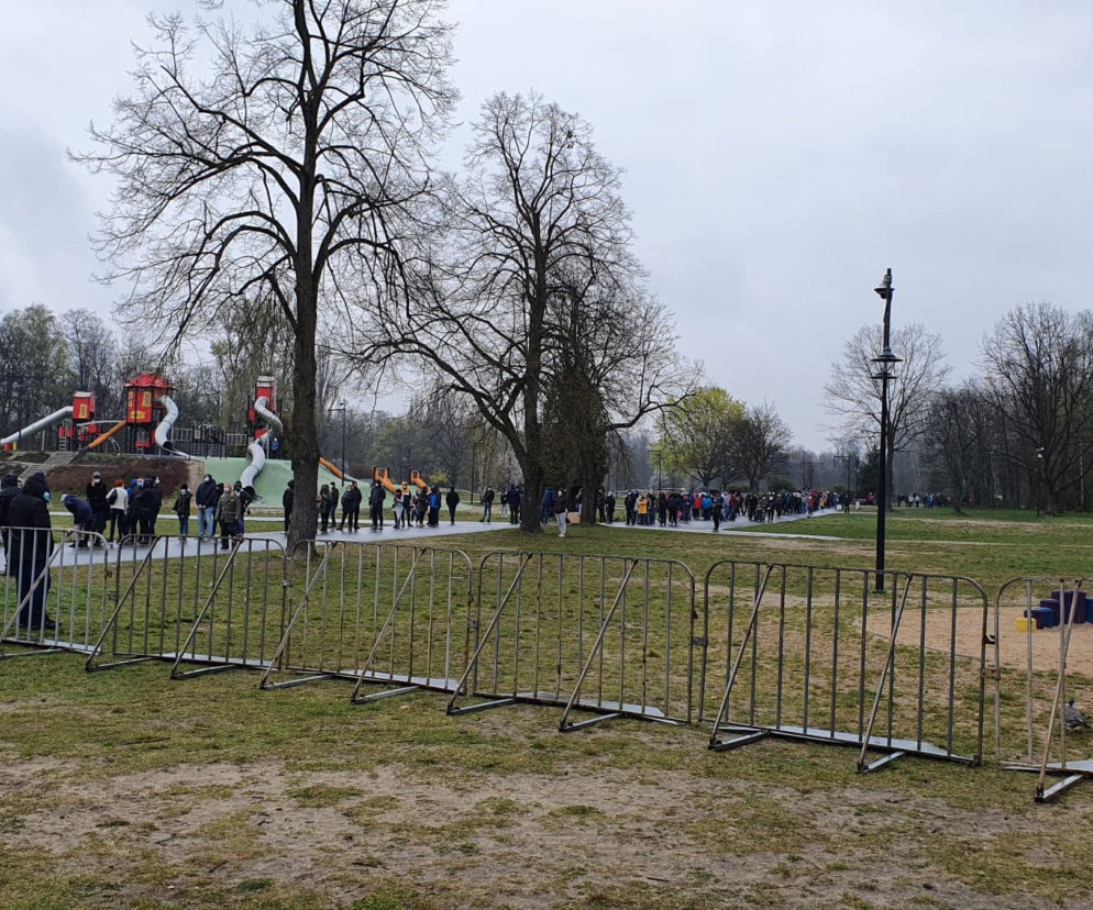 Tłumy chętnych do szczepień w parku na Zdrowiu w Łodzi!