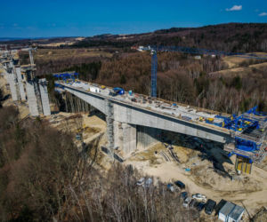 Najwyższa estakada w Polsce powstaje na S19 Babica Jawornik. Na plac budowy prowadzą serpentyny